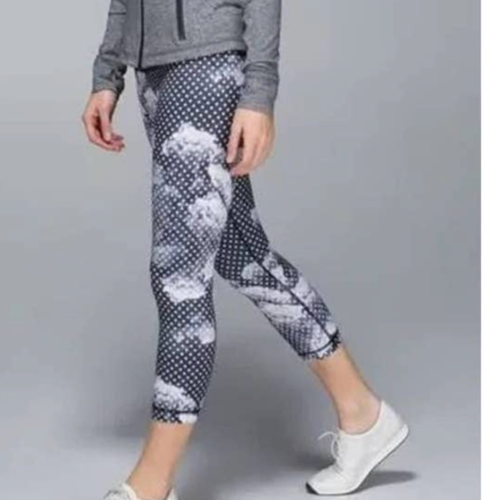 Lululemon Cloud Dot Cropped Leggings Wunder Under Black White 6